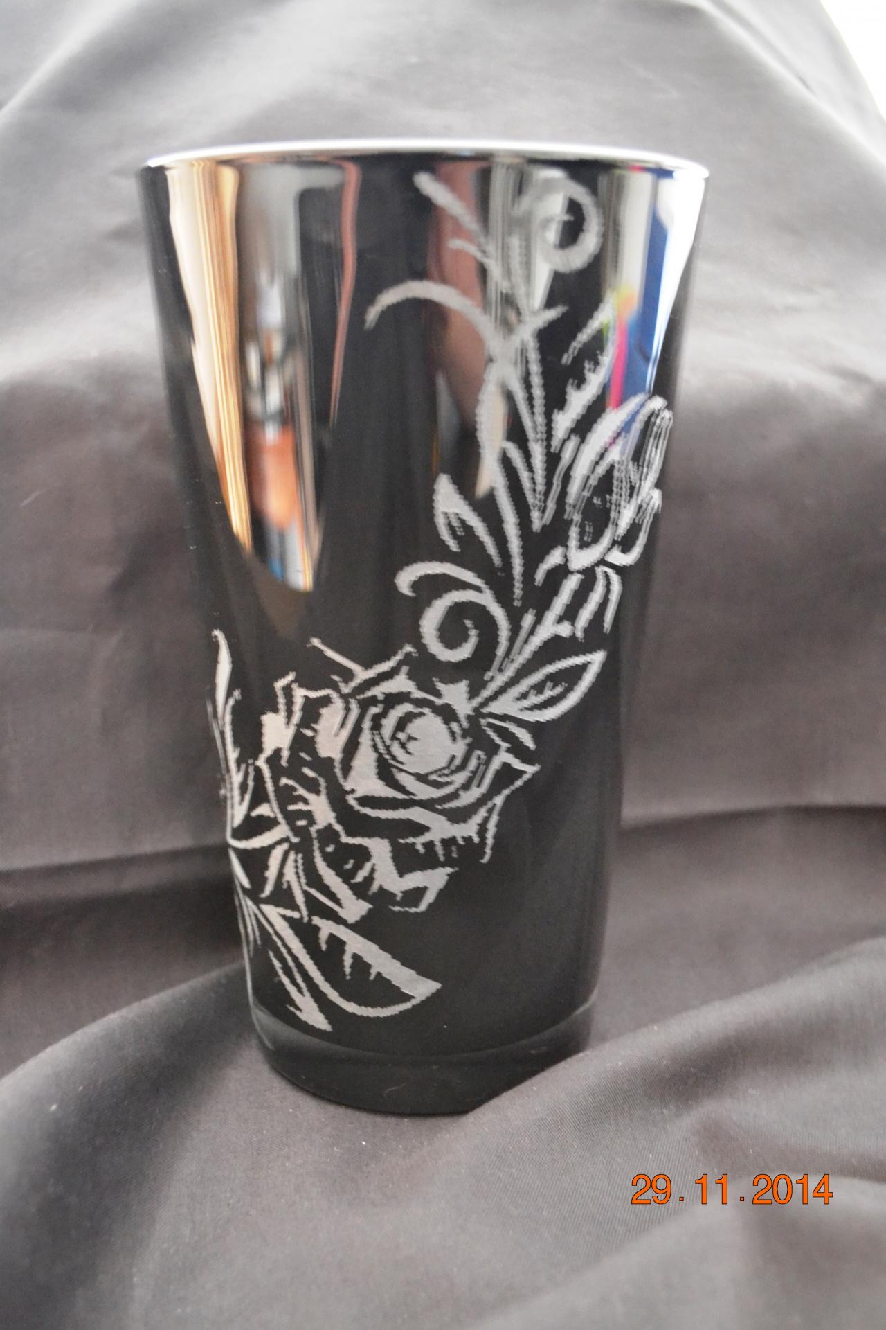 gravure vase rose