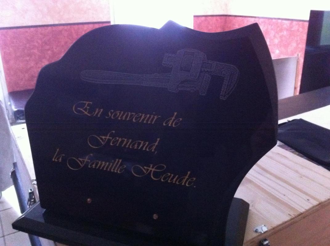 gravure plaque clée de plombier