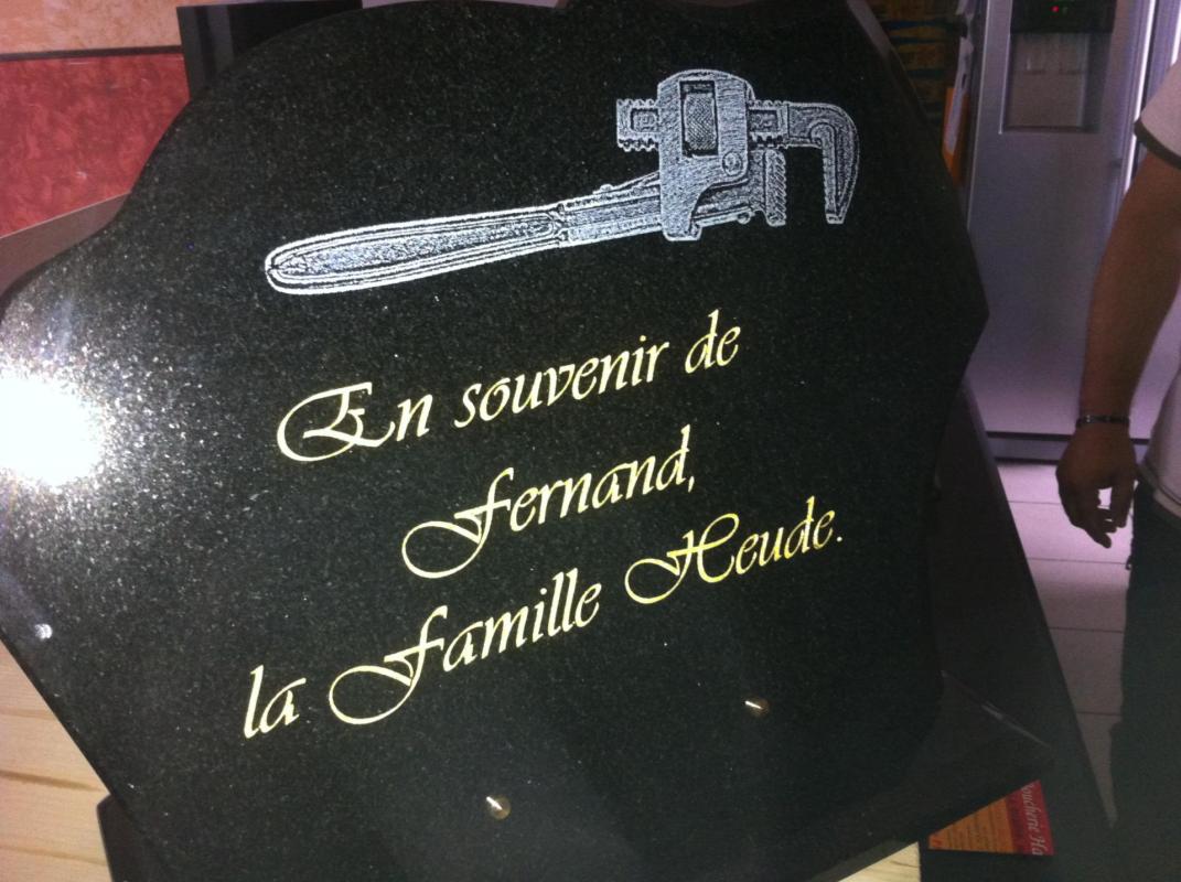 gravure plaque clée de plombier